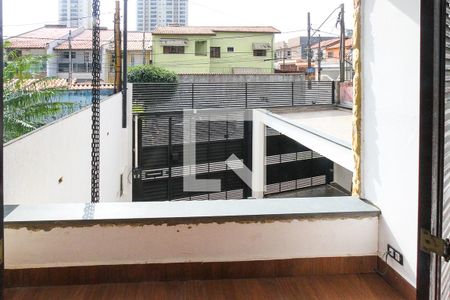 Casa à venda com 170m², 3 quartos e 3 vagas Casa à venda com 170m², 3 quartos e 3 vagasVaranda