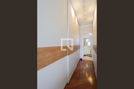 Apartamento à venda com 400m², 4 quartos e 5 vagas Apartamento à venda com 400m², 4 quartos e 5 vagasCloset da Suíte 1