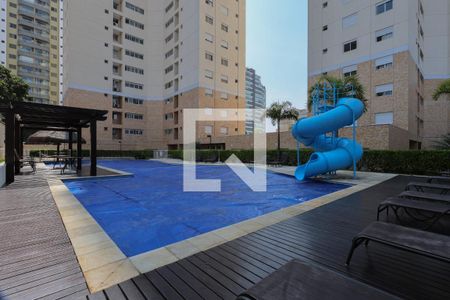 Apartamento à venda com 400m², 4 quartos e 5 vagas Apartamento à venda com 400m², 4 quartos e 5 vagasÁrea comum - Piscina