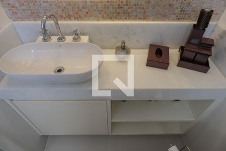 Apartamento à venda com 400m², 4 quartos e 5 vagas Apartamento à venda com 400m², 4 quartos e 5 vagasBanheiro da Suíte 2
