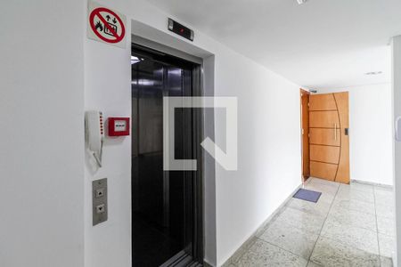 Apartamento à venda com 214m², 3 quartos e 2 vagas Apartamento à venda com 214m², 3 quartos e 2 vagasEntrada