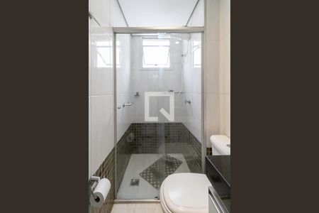 Apartamento à venda com 214m², 3 quartos e 2 vagas Apartamento à venda com 214m², 3 quartos e 2 vagasBanheiro social