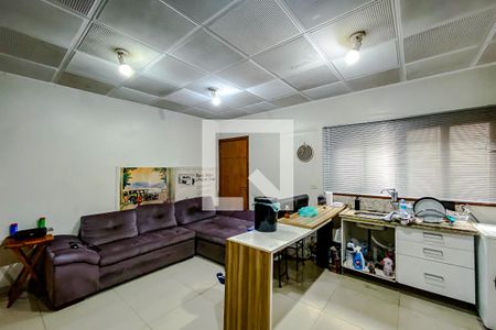 Casa à venda com 230m², 3 quartos e 5 vagasCasa 2