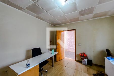 Casa à venda com 230m², 3 quartos e 5 vagasCasa 2