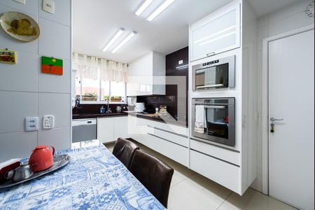 Apartamento para alugar com 181m², 3 quartos e 3 vagas Apartamento para alugar com 181m², 3 quartos e 3 vagasCozinha