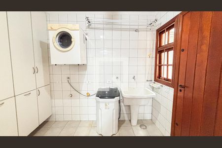 Casa à venda com 339m², 3 quartos e 5 vagas Casa à venda com 339m², 3 quartos e 5 vagasÁrea de Serviço