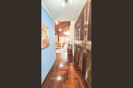 Casa à venda com 339m², 3 quartos e 5 vagas Casa à venda com 339m², 3 quartos e 5 vagasCorredor