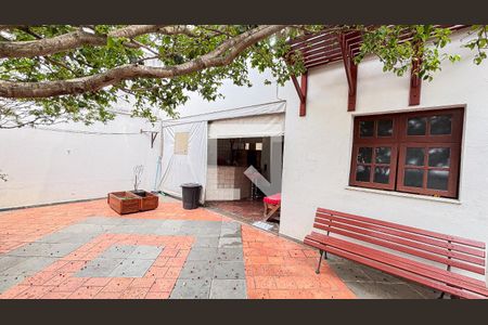 Casa à venda com 339m², 3 quartos e 5 vagas Casa à venda com 339m², 3 quartos e 5 vagasQuintal