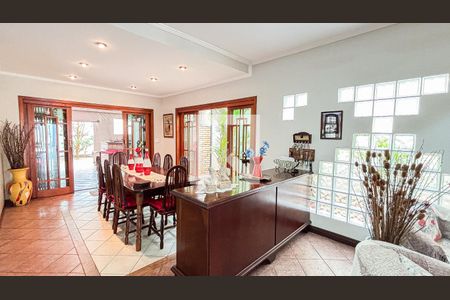 Casa à venda com 339m², 3 quartos e 5 vagas Casa à venda com 339m², 3 quartos e 5 vagasSala de Jantar