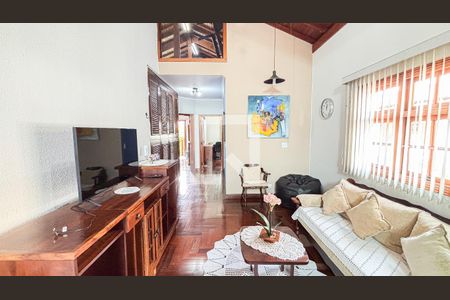 Casa à venda com 339m², 3 quartos e 5 vagas Casa à venda com 339m², 3 quartos e 5 vagasSala de TV