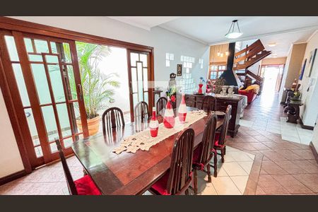 Casa à venda com 339m², 3 quartos e 5 vagas Casa à venda com 339m², 3 quartos e 5 vagasSala de Jantar