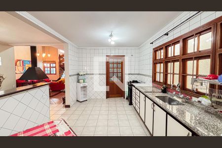 Casa à venda com 339m², 3 quartos e 5 vagas Casa à venda com 339m², 3 quartos e 5 vagasCozinha