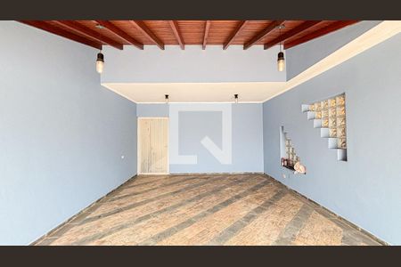 Casa à venda com 339m², 3 quartos e 5 vagas Casa à venda com 339m², 3 quartos e 5 vagasGaragem