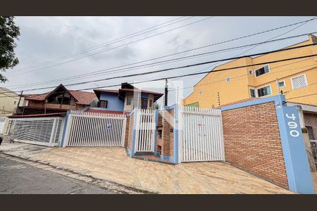 Casa à venda com 339m², 3 quartos e 5 vagas Casa à venda com 339m², 3 quartos e 5 vagasFachada