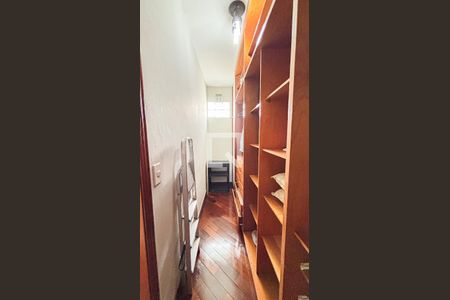 Casa à venda com 339m², 3 quartos e 5 vagas Casa à venda com 339m², 3 quartos e 5 vagasSuíte 2 - Closet