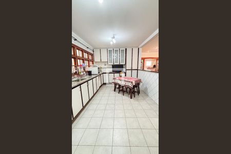 Casa à venda com 339m², 3 quartos e 5 vagas Casa à venda com 339m², 3 quartos e 5 vagasCozinha