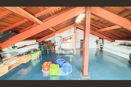 Casa à venda com 339m², 3 quartos e 5 vagas Casa à venda com 339m², 3 quartos e 5 vagasSótão