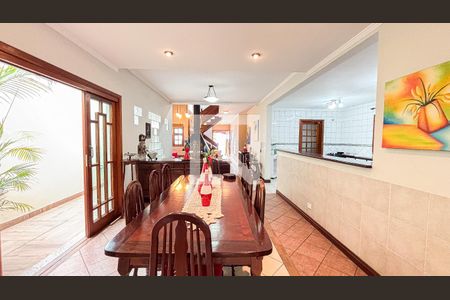 Casa à venda com 339m², 3 quartos e 5 vagas Casa à venda com 339m², 3 quartos e 5 vagasSala de Jantar