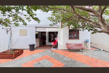 Casa à venda com 339m², 3 quartos e 5 vagas Casa à venda com 339m², 3 quartos e 5 vagasQuintal