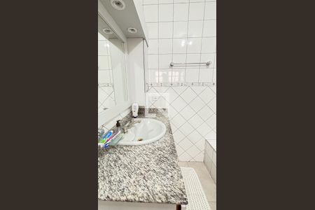 Casa à venda com 339m², 3 quartos e 5 vagas Casa à venda com 339m², 3 quartos e 5 vagasBanheiro da Suíte 1