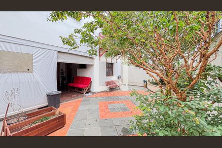 Casa à venda com 339m², 3 quartos e 5 vagas Casa à venda com 339m², 3 quartos e 5 vagasQuintal