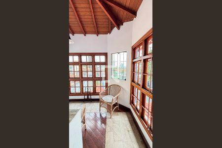 Casa à venda com 339m², 3 quartos e 5 vagas Casa à venda com 339m², 3 quartos e 5 vagasVaranda