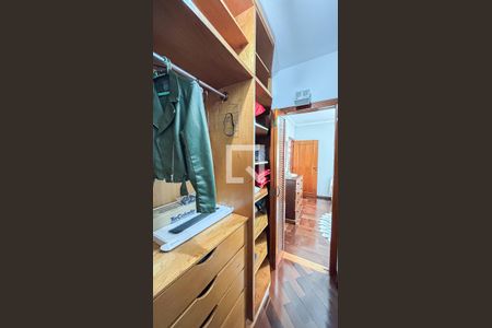 Casa à venda com 339m², 3 quartos e 5 vagas Casa à venda com 339m², 3 quartos e 5 vagasSuíte 3 - Closet