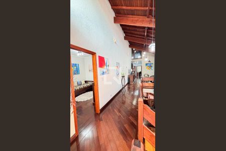 Casa à venda com 339m², 3 quartos e 5 vagas Casa à venda com 339m², 3 quartos e 5 vagasCorredor