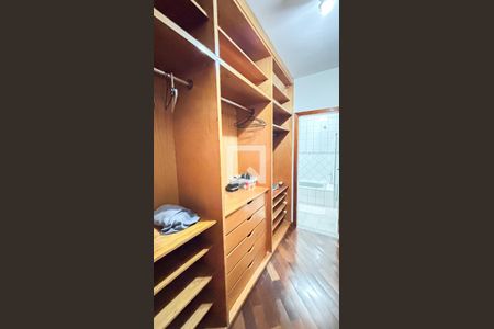 Casa à venda com 339m², 3 quartos e 5 vagas Casa à venda com 339m², 3 quartos e 5 vagasSuite 1 - Closet