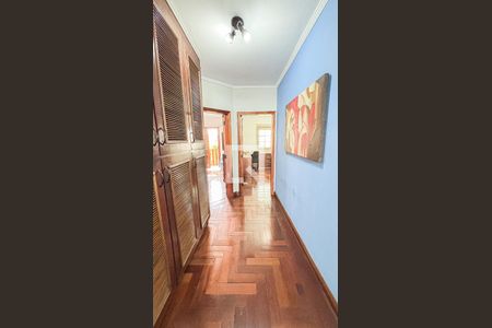 Casa à venda com 339m², 3 quartos e 5 vagas Casa à venda com 339m², 3 quartos e 5 vagasCorredor