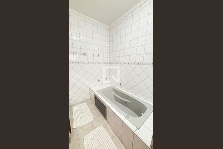 Casa à venda com 339m², 3 quartos e 5 vagas Casa à venda com 339m², 3 quartos e 5 vagasBanheiro da Suíte 1