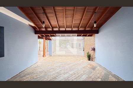 Casa à venda com 339m², 3 quartos e 5 vagas Casa à venda com 339m², 3 quartos e 5 vagasGaragem