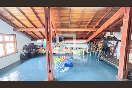 Casa à venda com 339m², 3 quartos e 5 vagas Casa à venda com 339m², 3 quartos e 5 vagasSótão