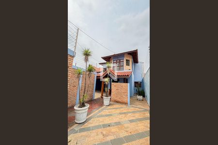 Casa à venda com 339m², 3 quartos e 5 vagas Casa à venda com 339m², 3 quartos e 5 vagasEntrada