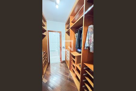 Casa à venda com 339m², 3 quartos e 5 vagas Casa à venda com 339m², 3 quartos e 5 vagasSuite 1 - Closet