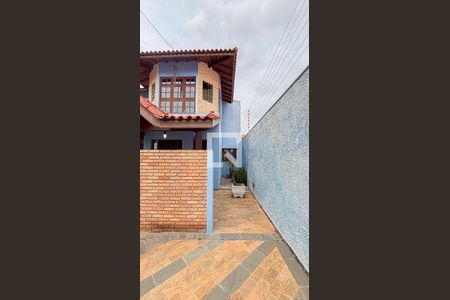 Casa à venda com 339m², 3 quartos e 5 vagas Casa à venda com 339m², 3 quartos e 5 vagasEntrada