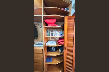 Casa à venda com 339m², 3 quartos e 5 vagas Casa à venda com 339m², 3 quartos e 5 vagasSuíte 3 - Closet