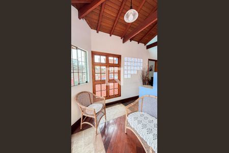 Casa à venda com 339m², 3 quartos e 5 vagas Casa à venda com 339m², 3 quartos e 5 vagasVaranda