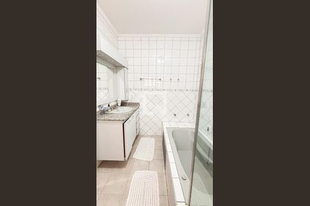 Casa à venda com 339m², 3 quartos e 5 vagas Casa à venda com 339m², 3 quartos e 5 vagasBanheiro da Suíte 1