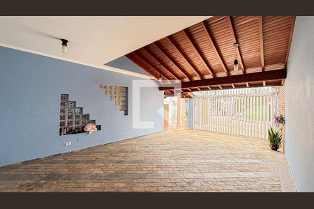 Casa à venda com 339m², 3 quartos e 5 vagas Casa à venda com 339m², 3 quartos e 5 vagasGaragem