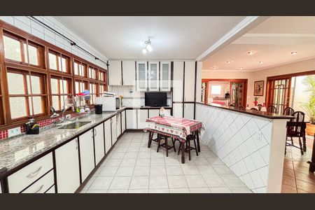 Casa à venda com 339m², 3 quartos e 5 vagas Casa à venda com 339m², 3 quartos e 5 vagasCozinha