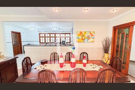 Casa à venda com 339m², 3 quartos e 5 vagas Casa à venda com 339m², 3 quartos e 5 vagasSala de Jantar