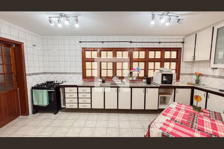 Casa à venda com 339m², 3 quartos e 5 vagas Casa à venda com 339m², 3 quartos e 5 vagasCozinha