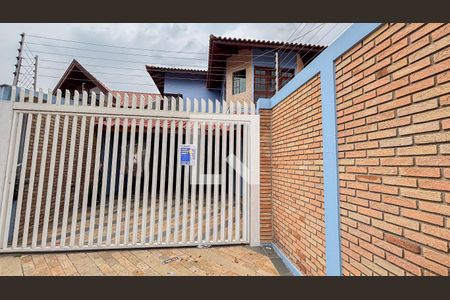 Casa à venda com 339m², 3 quartos e 5 vagas Casa à venda com 339m², 3 quartos e 5 vagasFachada