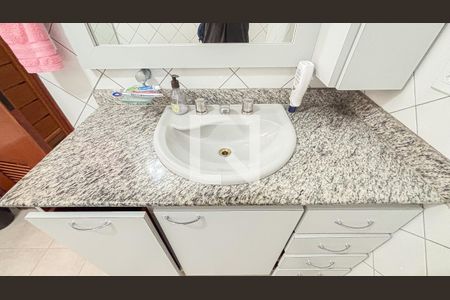 Casa à venda com 339m², 3 quartos e 5 vagas Casa à venda com 339m², 3 quartos e 5 vagasBanheiro da Suíte 1