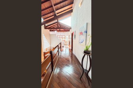 Casa à venda com 339m², 3 quartos e 5 vagas Casa à venda com 339m², 3 quartos e 5 vagasCorredor