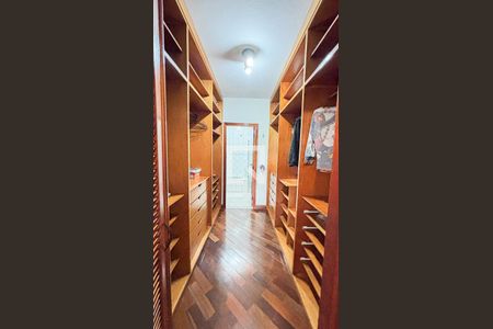 Casa à venda com 339m², 3 quartos e 5 vagas Casa à venda com 339m², 3 quartos e 5 vagasSuite 1 - Closet