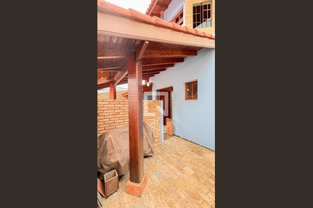 Casa à venda com 339m², 3 quartos e 5 vagas Casa à venda com 339m², 3 quartos e 5 vagasEntrada