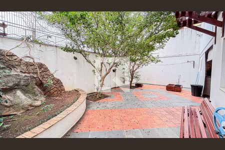 Casa à venda com 339m², 3 quartos e 5 vagas Casa à venda com 339m², 3 quartos e 5 vagasQuintal