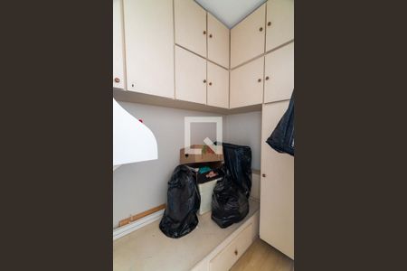 Apartamento à venda com 99m², 3 quartos e 2 vagas Apartamento à venda com 99m², 3 quartos e 2 vagasQuarto de Serviço